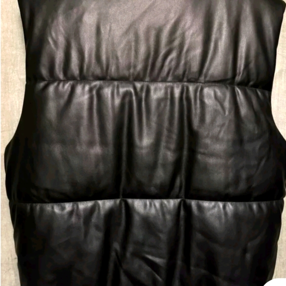 Forever 21 Men's LG Black Vest - Picture 8 of 8